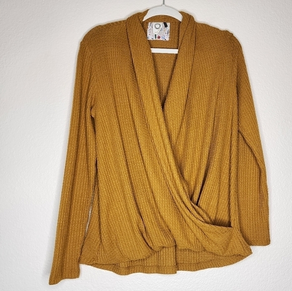 Anthropologie Akemi + Kin Mustard Woodruff Waffle Wrap Around Top M - Picture 3 of 8